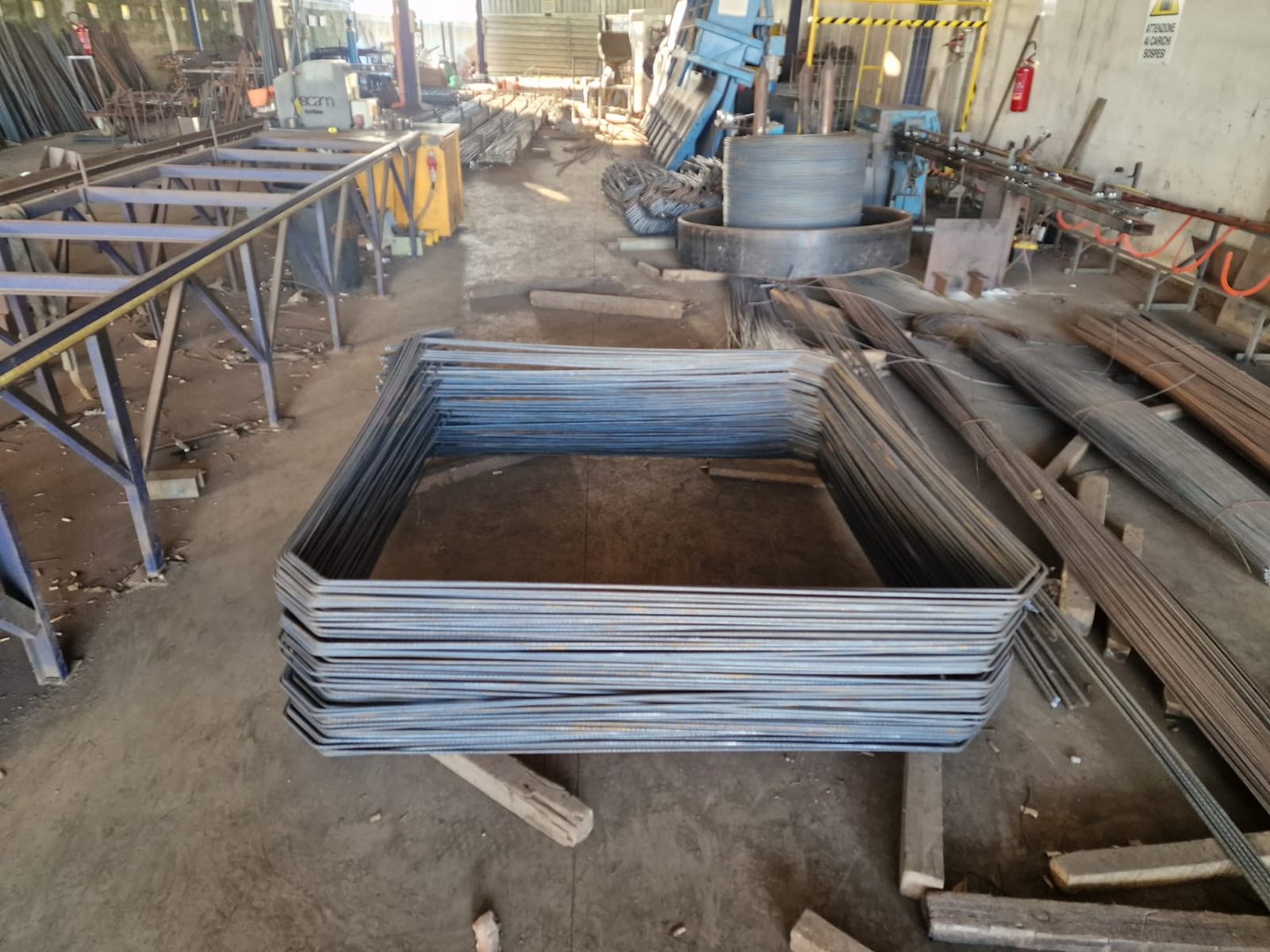 Strutture e armature in ferro saldate su misura ad Alliste 2