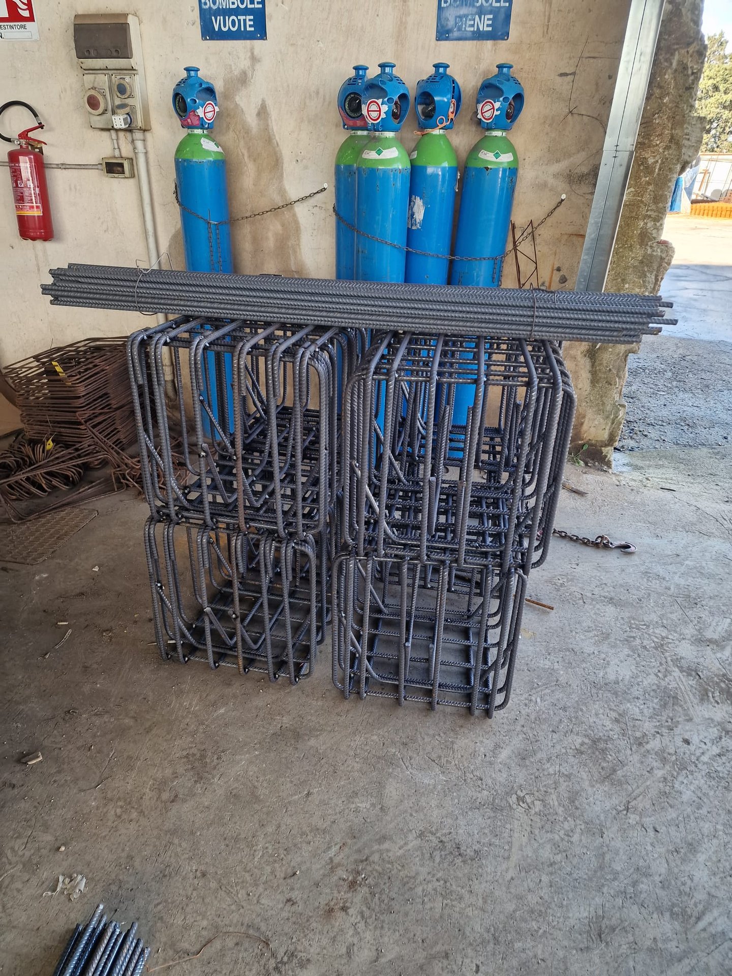 Strutture e armature in ferro saldate su misura ad Alliste 4